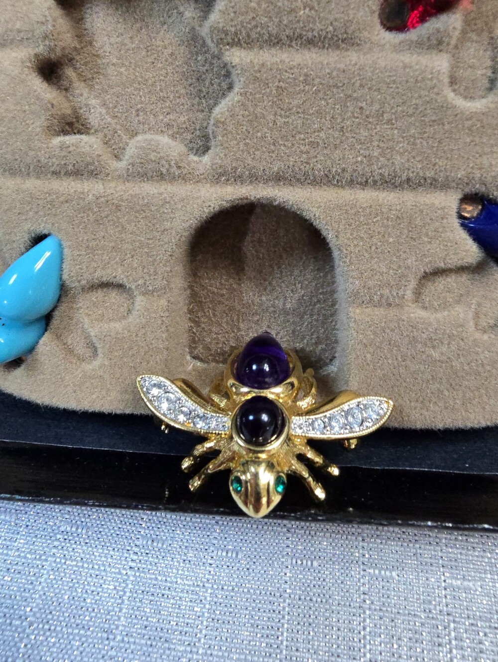 Joan Rivers Multi-Color Bee Brooch Set with Interchangeable Bodies - Picture 8 of 16